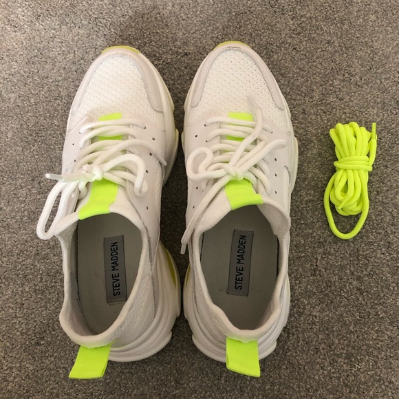 Chunky Steven by Steven Madden Sneaker - Picture 5 of 9